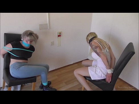❤️ צוגעבונדן / צוגעבונדן און געגאסען / מיידל אין נויט ️ פּאָרן ווידעא ביי אונדז ❌️❤
